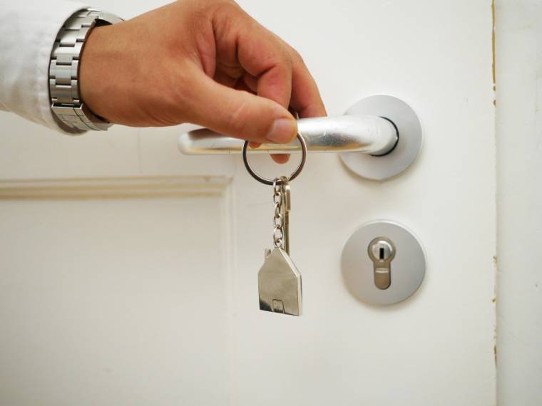 Les squatteurs n'avaient pas les clés mais ont investi le logement de deux retraités.  (Schluesseldienst / Pixabay)