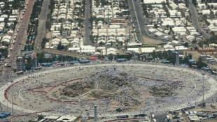 Vue aérienne de pélerins musulmans sur le mont Arafat  lors du hajj le 27 juin 2023 ( AFP / Abdel Ghani BASHIR )