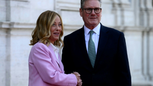 La Première ministre italienne Giorgia Meloni accueille son homologue britannique Keir Starmer à la Villa Doria Pamphili à Rome, le 16 septembre 2024 ( AFP / Filippo MONTEFORTE )