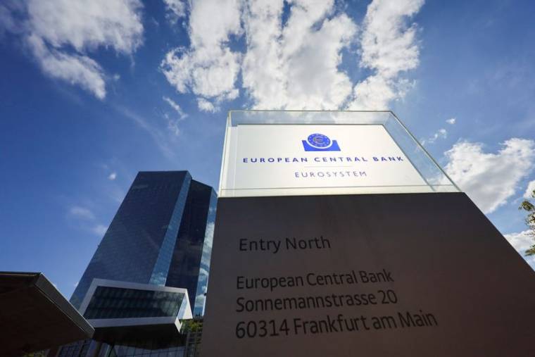 Un panneau à l'extérieur du bâtiment de la Banque centrale européenne à Francfort