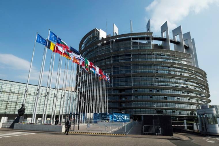 Les eurodéputés, réunis en session plénière à Strasbourg, doivent approuver la réforme des règles budgétaires de l'UE censée garantir le redressement des finances publiques des Etats membres tout en préservant les investissements ( AFP / SEBASTIEN BOZON )