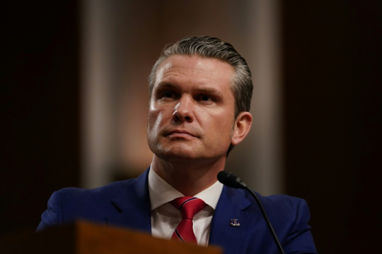 Pete Hegseth, choisi par Donald Trump comme ministre de la Défense, lors d'une audition d'une commission du Sénat en vue de la confirmation de sa nomination, à Washington, le 14 janvier 2025 ( AFP / ALLISON ROBBERT )