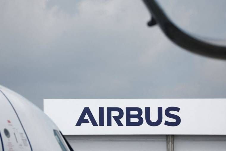 Un logo Airbus à l'aéroport du Bourget près de Paris, en France