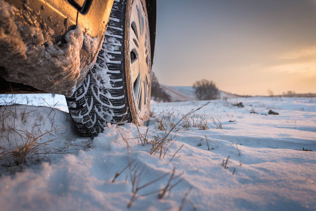 La neige du 1er avril montre l'incohérence de la loi sur les pneus hiver -  Numerama