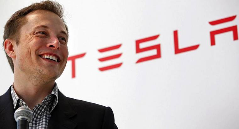 Avec une flambée des titres de Tesla en Bourse de 730% depuis le 1er janvier 2020, le patron de SpaceX et Tesla est désormais la première fortune mondiale devant Jeff Bezos, le PDG d’Amazon. crédit photo : vasilis asvestas/Shutterstock / vasilis asvestas