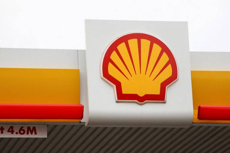 Le logo de Shell sur la façade d'une station-essence