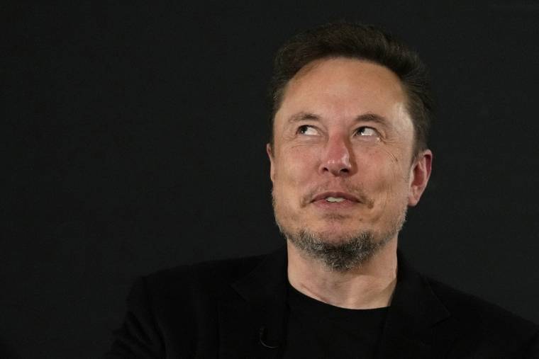 Le PDG de X (ex-Twitter) Elon Musk, le 2 novembre à Londres, après le sommet mondial sur les risques de l'intelligence artificielle.  ( POOL / KIRSTY WIGGLESWORTH )