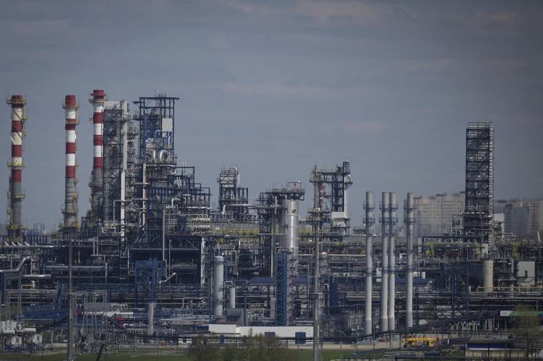Une raffinerie de Gazprom, l'entreprise russe productrice de pétrole, le 28 avril à Moscou. ( AFP / Natalia KOLESNIKOVA )