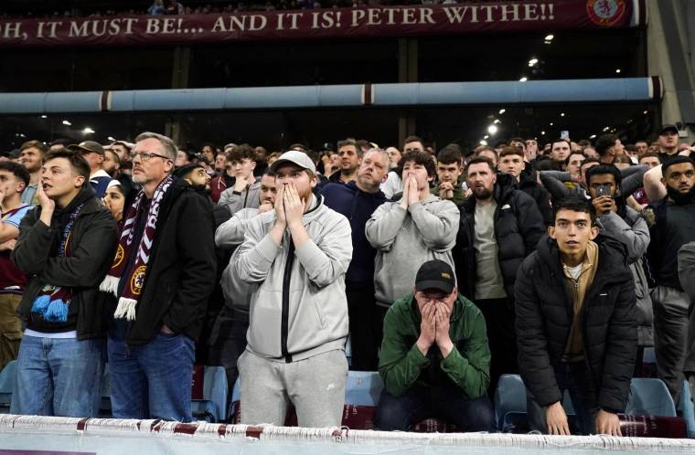La reprise Aston Villa-Olympiakos retardée suite à l’arrêt cardiaque d’un supporter