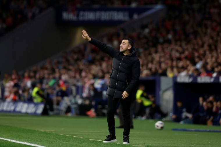L'entraîneur espagnol du FC Barcelone, Xavi, lors d'un match du Championnat d'Espagne contre  l'Atlético Madrid le 17 mars 2024 à Madrid ( AFP / OSCAR DEL POZO )