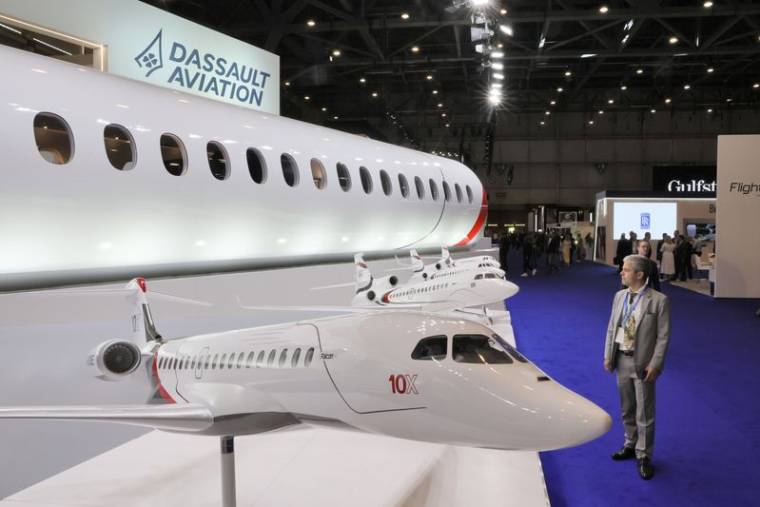 Un avion sur le stand de Dassault Aviation lors de l'European Business Aviation Convention & Exhibition (EBACE) à Genève