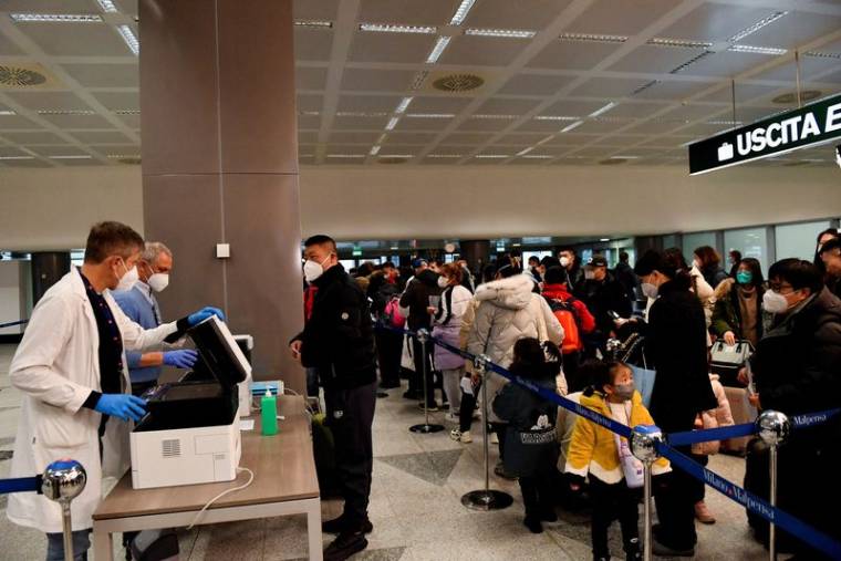 L'Italie impose des tests de dépistage du COVID-19 obligatoires pour les voyageurs en provenance de Chine