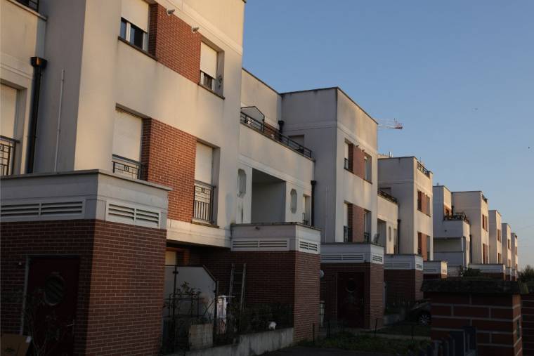 Des logements sociaux à Thiais (Val-de-Marne) le 21 janvier 2023.  ( AFP / GEOFFROY VAN DER HASSELT )