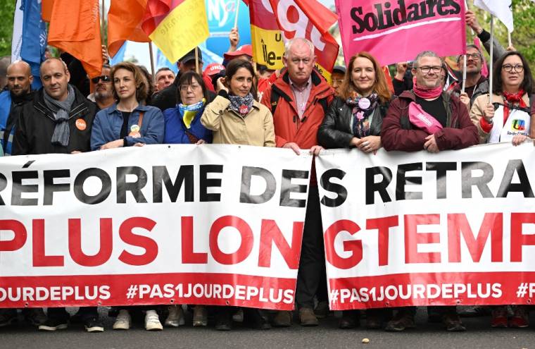 Laurent Berger (à gauche), secrétaire général sortant de la CFDT, Marylise Léon, dirigeante de la CFDT (à gauche), Sophie Binet, secrétaire générale de la CGT (au centre), Murielle Guilbert et Simon Dutei, co-délégués généraux du syndicat Solidaires, participent à une manifestation à Paris, le 1er mai 2023.  ( AFP / ALAIN JOCARD )