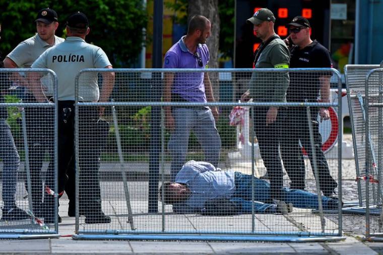Une personne est détenue après l'incident de tir du Premier ministre slovaque Robert Fico