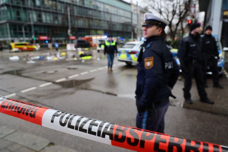 Plusieurs blessés après qu'une voiture a foncé sur la foule à Munich