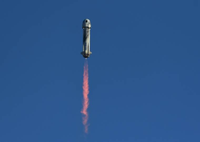 Une fusée New Shepard de Blue Origin décolle du site de lancement de Van Horn, le 31 mars 2022 au Texas ( AFP / Patrick T. FALLON )