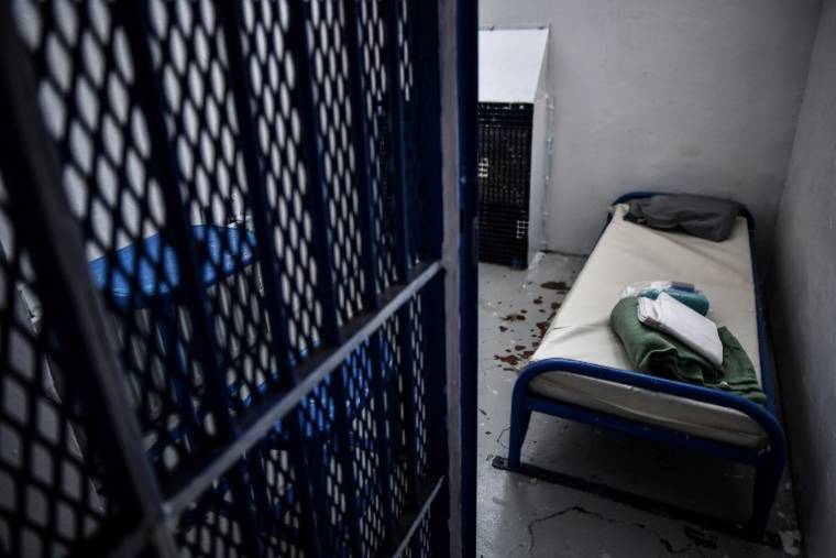 Avec 77.450 détenus au 1er avril, la surpopulation carcérale a atteint un niveau sans précédent en France ( AFP / Christophe ARCHAMBAULT )