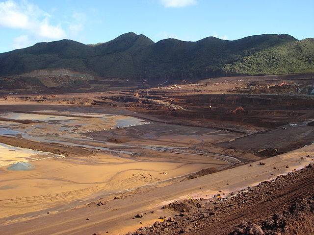 Une mine de nickel en Nouvelle-Calédonie. Le titre Eramet a chuté de 16% en une séance. (crédit : Barsamuphe)