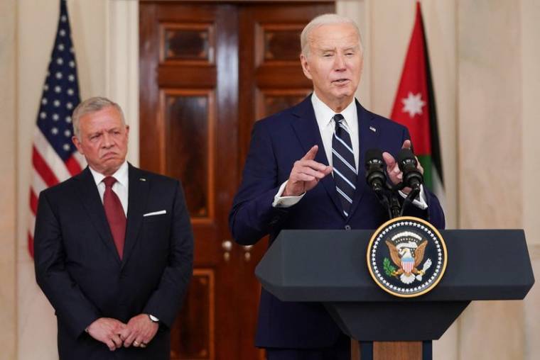 Le président américain Joe Biden s'adresse à la presse avec le roi Abdallah de Jordanie à la Maison Blanche à Washington