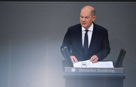 Le chancelier allemand Scholz s'adresse au parlement sur les questions de sécurité actuelles, à Berlin