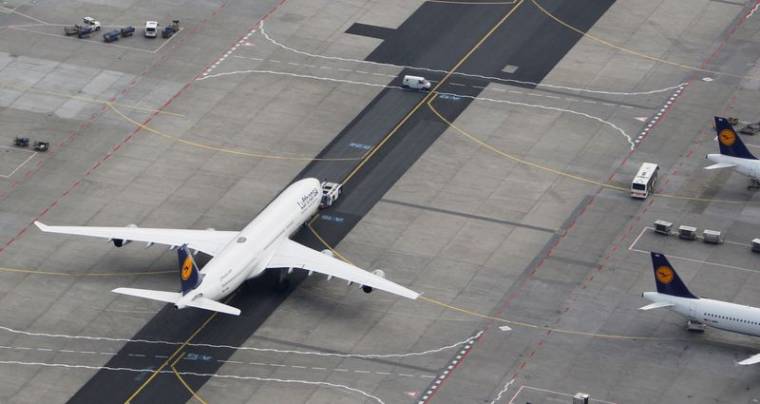 Un avion de la Lufthansa sur le tarmac de l'aéroport de Francfort