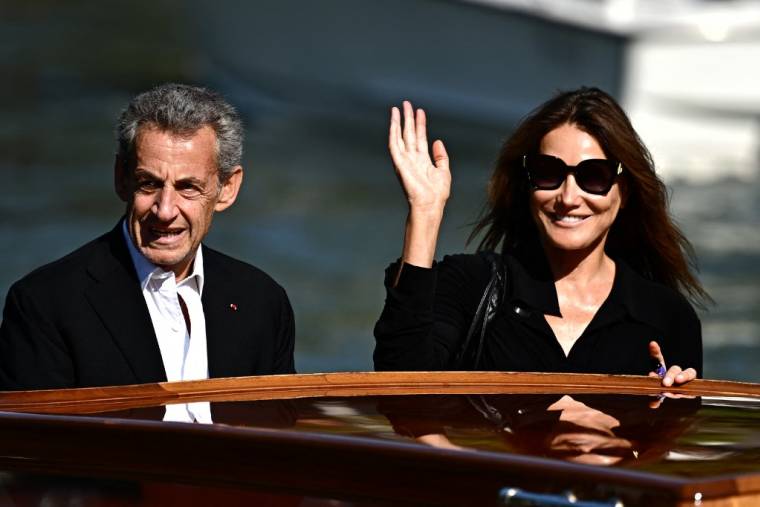 Nicolas Sarkozy et Carla Bruni-Sarkozy à Venise, en Italie, le 2 septembre 2023. ( AFP / GABRIEL BOUYS )
