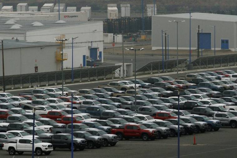 Des véhicules nouvellement assemblés devant l'usine Toyota Motor Manufacturing en Basse-Californie