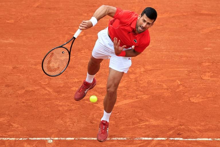 Le Serbe Novak Djokovic n'a pas eu à forcer son talent pour écarter le Russe Roman Safiullin mardi au Masters 1000 de Monte-Carlo ( AFP / Valery HACHE )