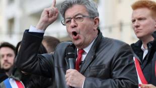 Jean-Luc Mélenchon, chef de file de La France Insoumise (LFI), lors d'un rassemblement à Lille, après une nouvelle interdiction de leur conférence controversée sur la Palestine, le 18 avril 2024 dans le Nord ( AFP / FRANCOIS LO PRESTI )