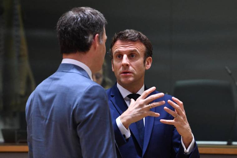 Emmanuel Macron et Alexandre De Croo, le 25 mars 2023, à Bruxelles ( AFP / JOHN THYS )