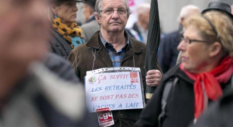 Un retraité manifeste le 17 mars 2015 à Marseille pour une meilleure protection des droits des seniors. (© B. Horvat / AFP)