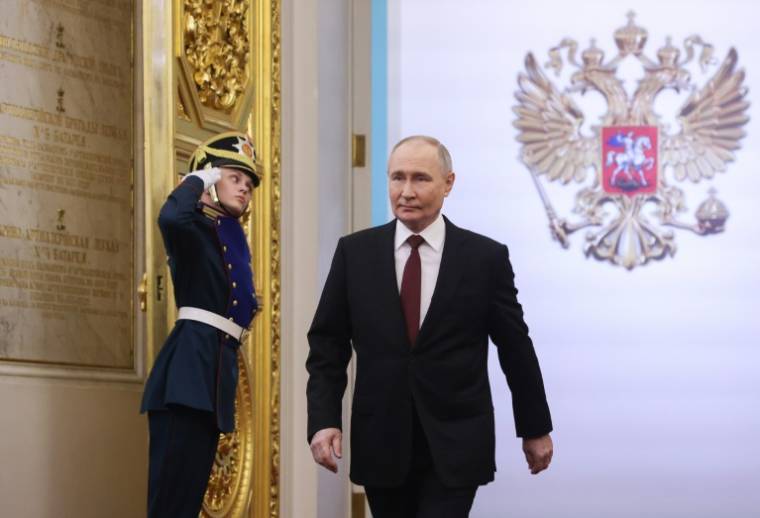 Le président russe Vladimir Poutine arrive pour la cérémonie de son investiture, le 7 mai 2024 au Kremlin, à Moscou ( POOL / Sergei ILNITSKY )