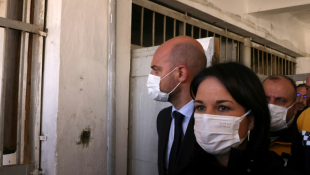 Les chefs de la diplomatie française et allemande, Jean-Noël Barrot et Annalena Baerbock, visitent la prison de Saydnaya, à Damas, en Syrie, le 3 janvier 2025 ( AFP / ANWAR AMRO )