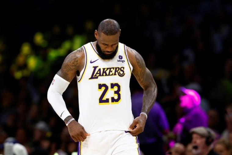 LeBron James, la star des Lakers de Los Angeles, lors du quatrième match du premier tour des séries éliminatoires de la Conférence Ouest contre les Denver Nuggets, le 27 avril 2024, à Los Angeles ( GETTY IMAGES NORTH AMERICA / RONALD MARTINEZ )
