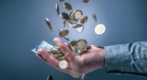 Placer une sommes d'argent tous les mois pendant 39 ans peut rapporter jusqu'à 1 million. (© Shutterstock)