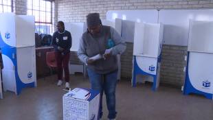 Les Sud-Africains commencent à voter à Soweto pour les élections générales