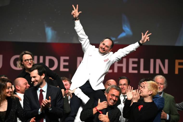 Chef Alexandre Couillon (c), from the restaurant "Marine" in Noirmoutier, receives three stars in the Michelin Guide, on March 6, 2023 in Strasbourg (AFP / PATRICK HERTZOG)