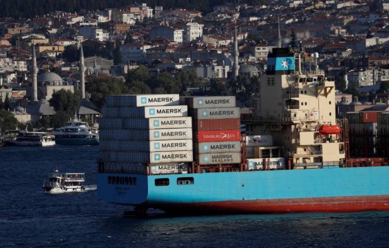 Le porte-conteneurs Maersk Batam navigue dans le Bosphore, en route vers la mer Méditerranée