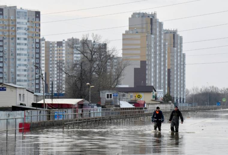 Inondations dans la ville russe d'Orenbourg le 13 avril 2024 ( AFP / Olga MALTSEVA )