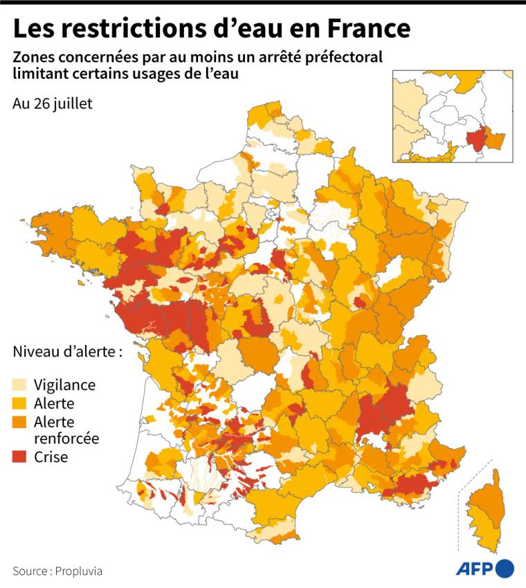 Carte de France métropolitaine localisant les restrictions d'eau et les zones concernées par des arrêtés préfectoraux, au 26 juillet ( AFP /  )