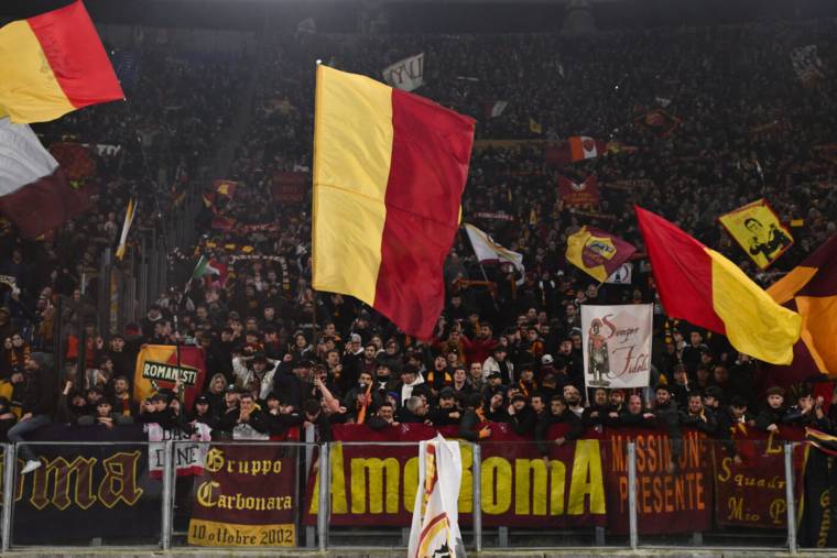 Des supporters de l’AS Roma entonnent un chant antisémite