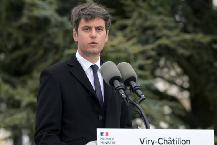 Le Premier ministre Gabriel Attal en déplacement à Viry-Châtillon, à l'occasion de ses 100 jours à Matignon, le 18 avril 2024 dans l'Essonne ( AFP / Bertrand GUAY )