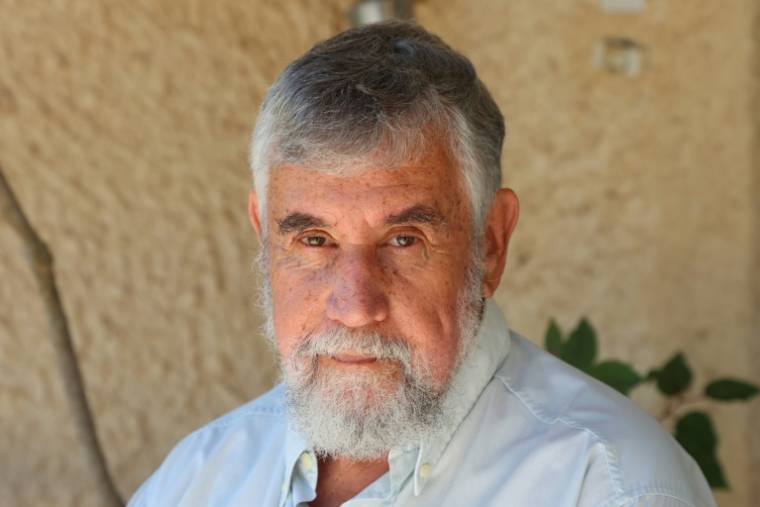 L'ancien agent du Mossad et auteur israélien Mishka Ben-David à Ramat Razi'el, en Israël, le 15 avril 2024 ( AFP / GIL COHEN-MAGEN )
