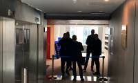 Image tirée d'une vidéo de l'AFPTV montrant un accès bloqué au Parlement européen après une perquisition des bureaux d'un eurodéputé du parti d'extrême droite AfD, le 7 mai 2024 à Bruxelles  ( AFPTV / Jeremy AUDOUARD )