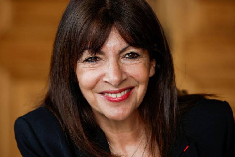 La maire de Paris Anne Hidalgo participe à une interview à Paris