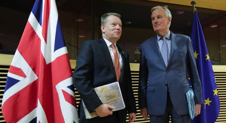 David Frost et Michel Barnier vont intensifier leurs relations en juillet pour tenter de trouver un accord. (© AFP)