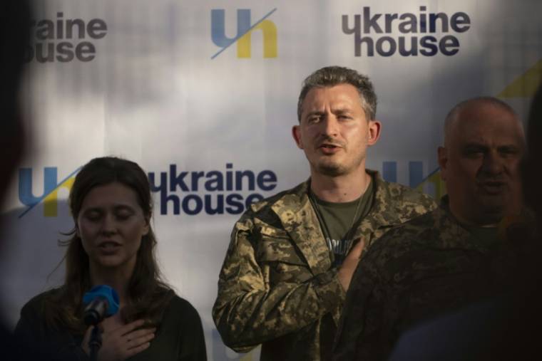 Mykolai Sierga, fondateur des Forces culturelles de l'armée ukrainienne, lors d'une représentation à Washington, aux Etats-Unis, le 21 mai 2024 ( AFP / ROBERTO SCHMIDT )