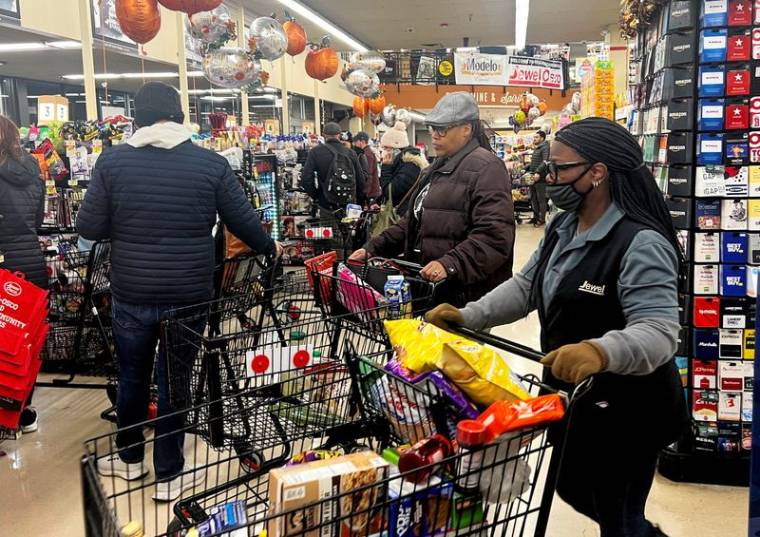 Des clients dans un supermarché avant la Thanksgiving à Chicago