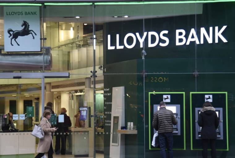 LLOYDS BANK: BÉNÉFICE EN HAUSSE DE 24%, RACHAT D'ACTIONS POUR 1,75 MILLIARD DE LIVRES